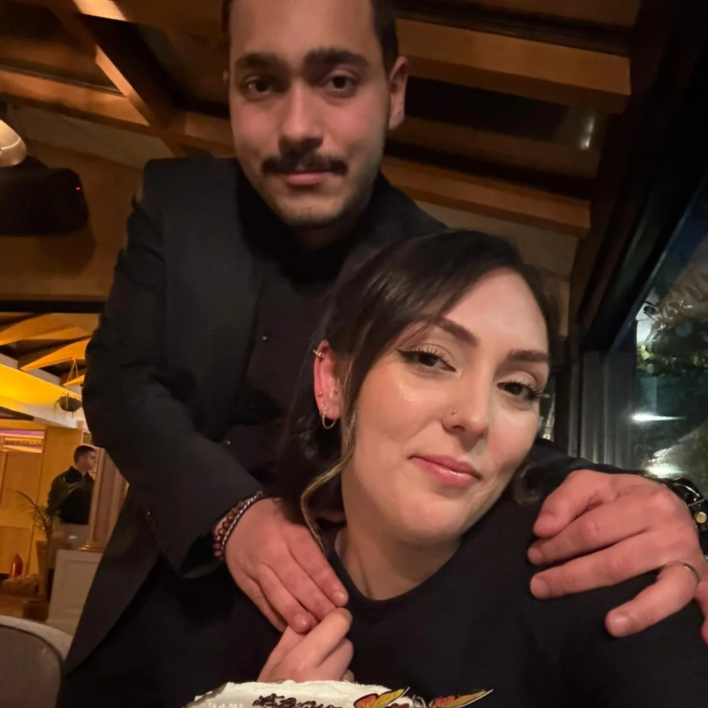 Senin doğum gününde birlikte çektiğimiz yakın fotoğraf